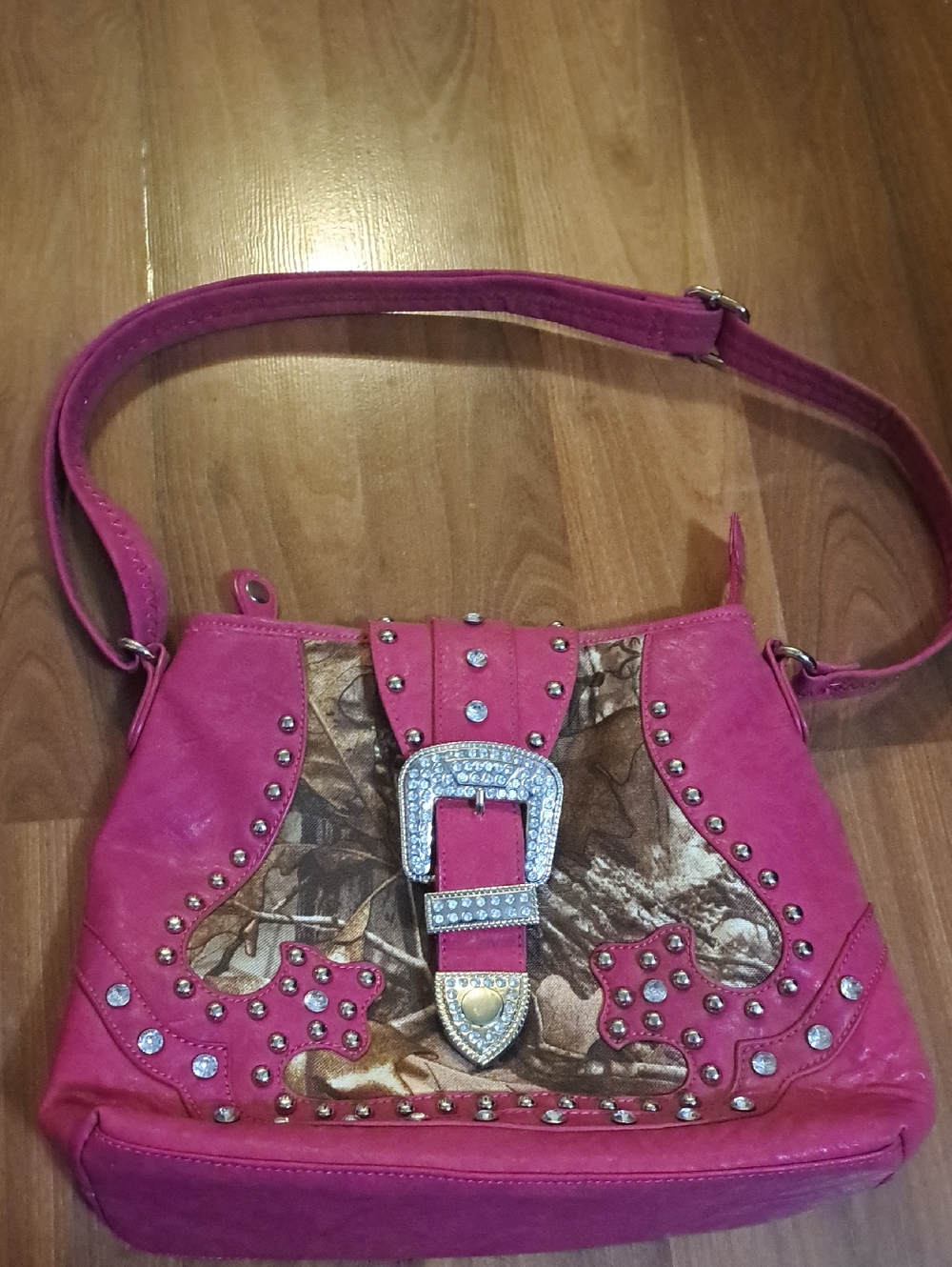 Realtree Pink Fuchsia Studded Buckle Shoulder Bag